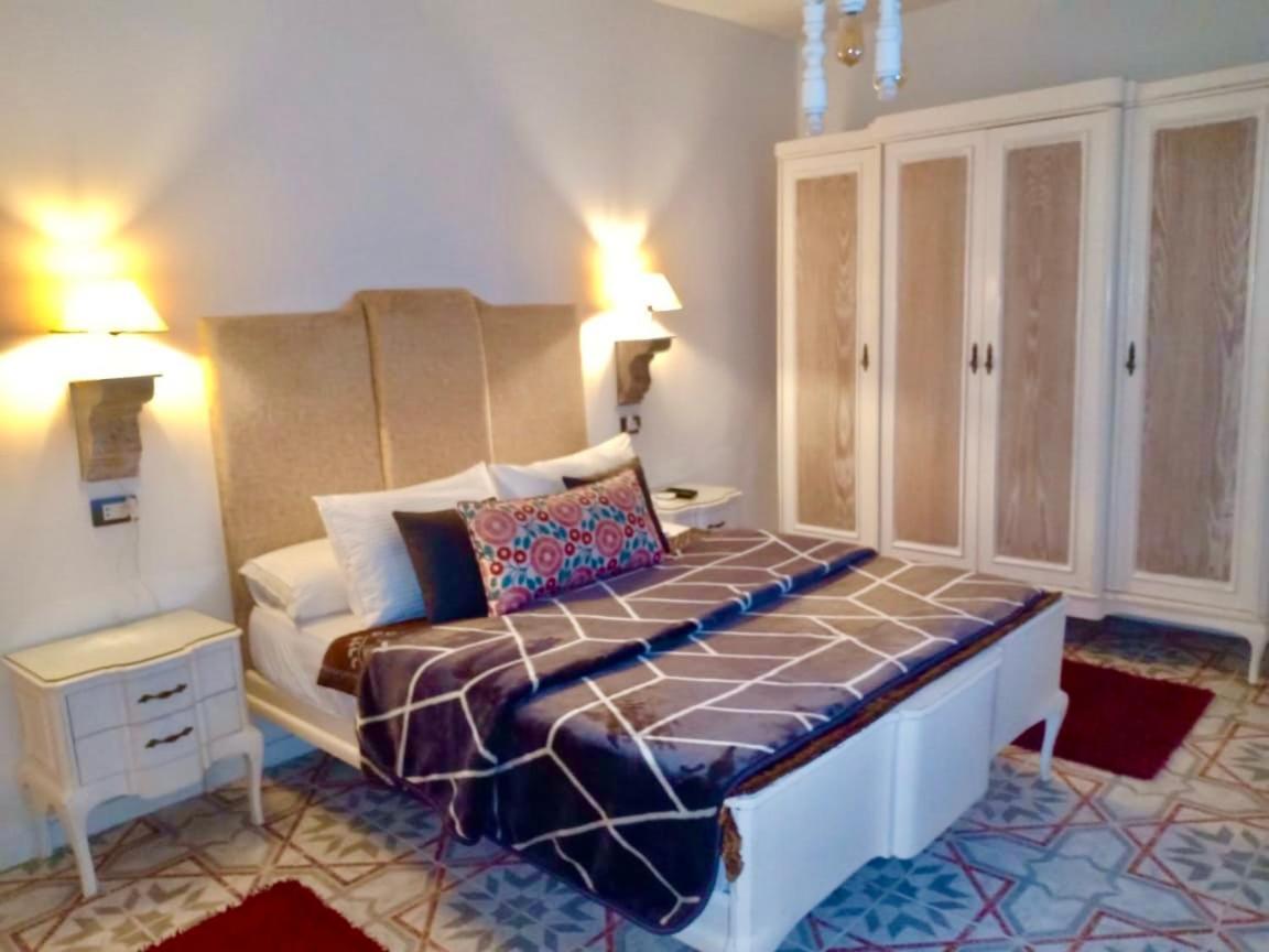 Ma Maison Gleem, Alexandria